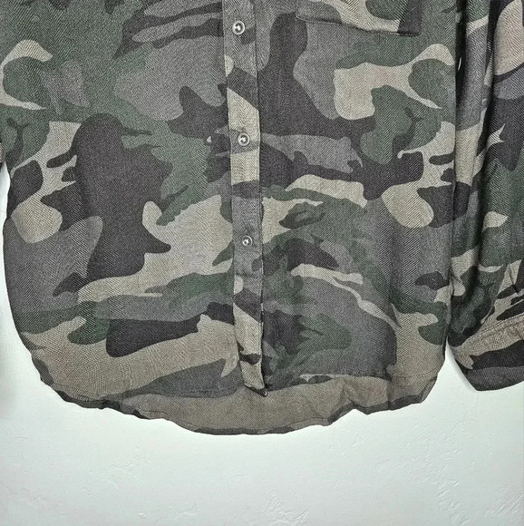 Rails Long Sleeve Camo Button Down Top Size XS​ - Picture 4 of 7
